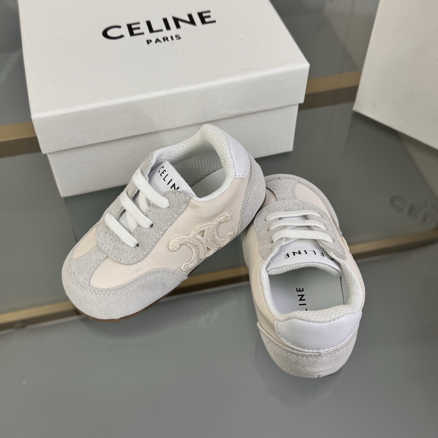 Children's shoes child